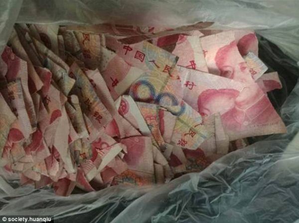 Σοκ για γονείς 5χρονου στην Κίνα:Έσκισε χαρτονομίσματα αξίας 6.350 ευρώ!
