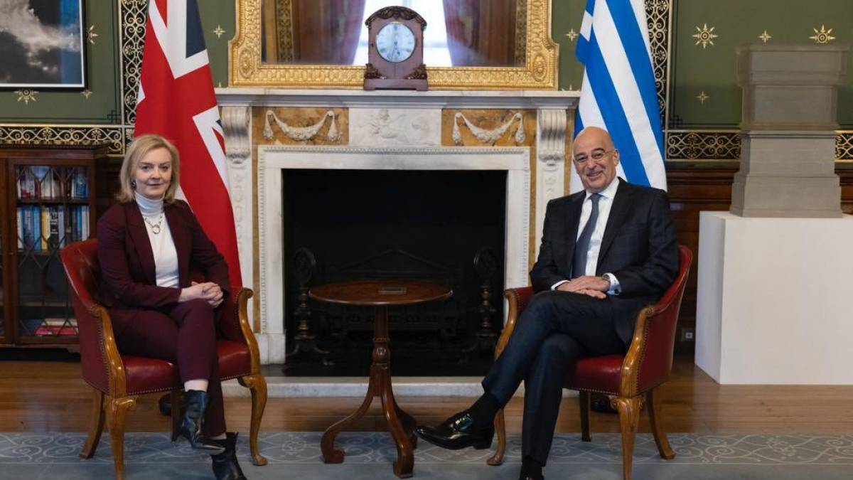 Βρετανίδα ΥΠΕΞ: «Μπέρδεψε» τον Νίκο Δένδια με τον Νίκο Βέρτη!