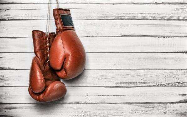 Γραφεία μη συστημικής τράπεζας μετατράπηκαν σε ρινγκ!