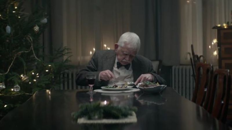 Δείτε το: Το πιο συγκινητικό χριστουγεννιάτικο βίντεο-Μία οικογένεια, μία αγκαλιά