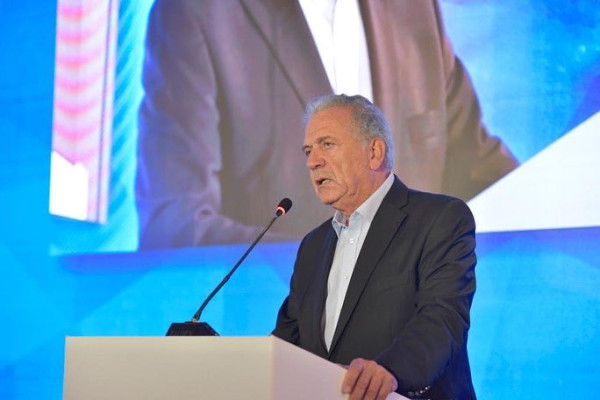 Παραιτήθηκε ο Αβραμόπουλος από ΜΚΟ που συμμετείχε στο «σκάνδαλο Κατάρ»