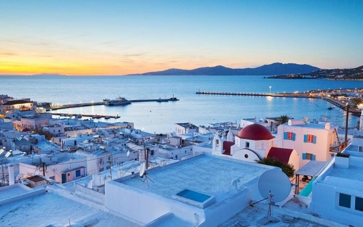Ο δήμαρχος Μυκόνου ζητά την παράταση λειτουργίας των καταστημάτων