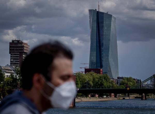 Γερμανία- Κορονοϊός: Περίπου 40 άτομα μολύνθηκαν σε λειτουργία στη Φρανκφούρτη