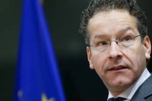 Ντάισελμπλουμ: Ρωτήστε τους Έλληνες πολιτικούς πώς θα χρηματοδοτήσουν μειώσεις φόρων