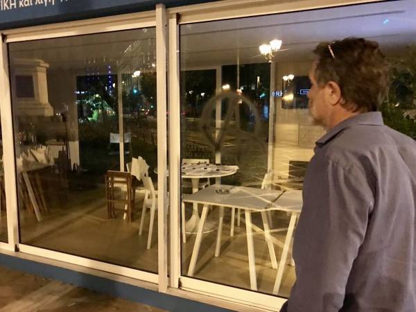 Ο Γερουλάνος στο εκλογικό κέντρο Μπακογιάννη μετά από την επίθεση