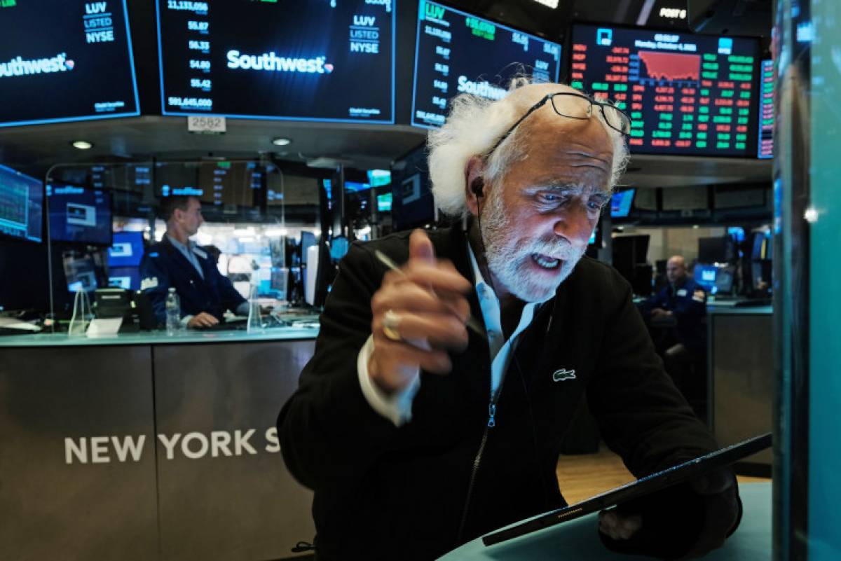 Πρόσω ολοταχώς για νέα ρεκόρ οι Dow Jones και S&amp;P500