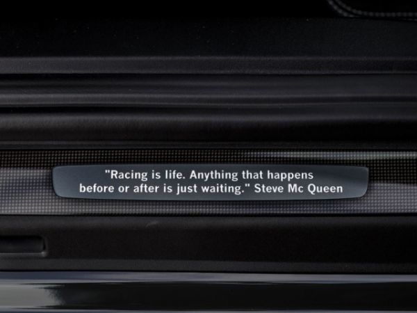 Αποτίοντας φόρο τιμής στον Steve McQueen, με μια Porsche 911 R