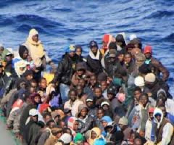 125 μετανάστες διάσωσε ελληνόκτητο πλοίο ανοιχτά της Λιβύης