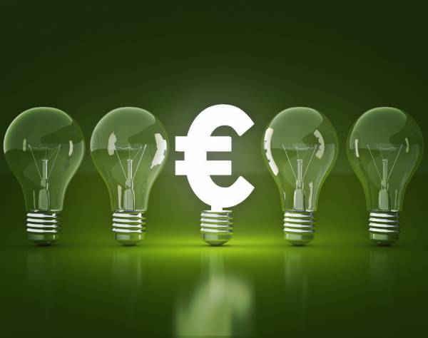 Ακρίβεια: Voucher και νέες επιδοτήσεις στο ρεύμα επιστρατεύει η κυβέρνηση