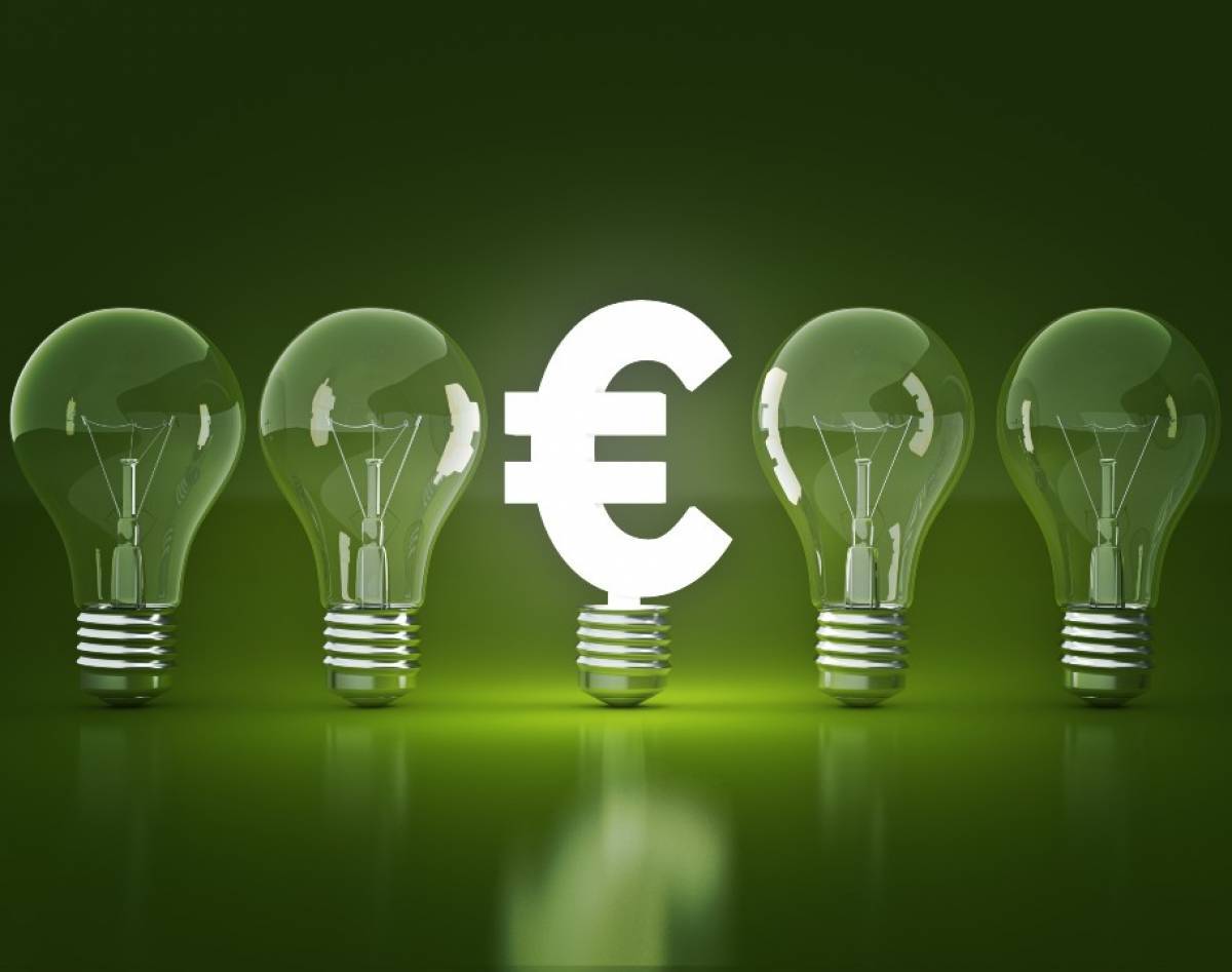 Ακρίβεια: Voucher και νέες επιδοτήσεις στο ρεύμα επιστρατεύει η κυβέρνηση