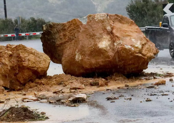 Έκλεισε η Ε.Ο. Πατρών-Κορίνθου λόγω κατολίσθησης στο Αίγιο