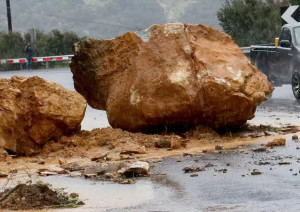 Έκλεισε η Ε.Ο. Πατρών-Κορίνθου λόγω κατολίσθησης στο Αίγιο