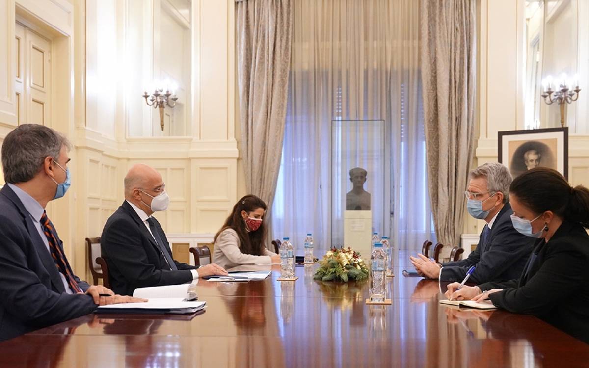 Ενημέρωση Δένδια από Πάιατ για τις αμερικανικές κυρώσεις στην Τουρκία