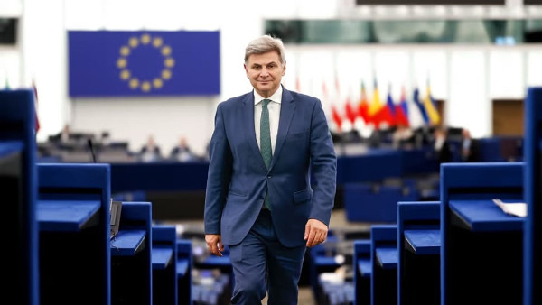 Φαραντούρης κατά Έντι Ράμα για συλλήψεις στον Ναό της Αναστάσεως στα Τίρανα