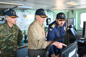 Στη φρεγάτα «Ύδρα» στην Ερυθρά Θάλασα ο Δένδιας (photos)