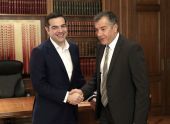 Θεοδωράκης: Έπρεπε να μιλήσουμε από το Σεπτέμβρη-Τσίπρας: Έχεις δίκιο