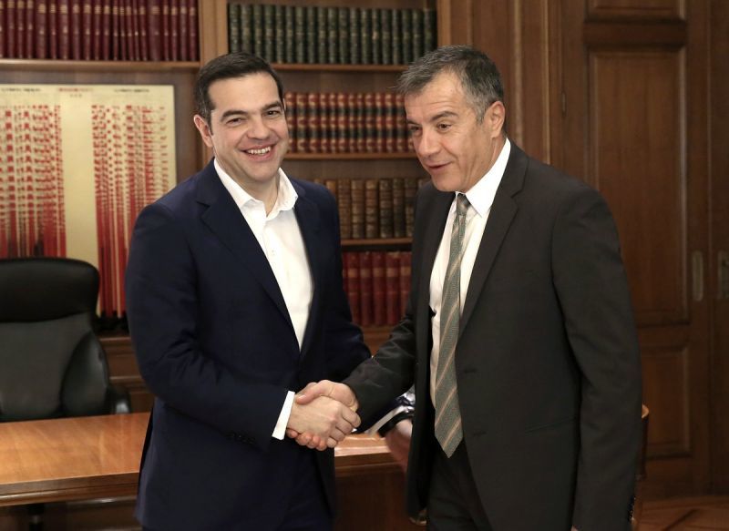 Θεοδωράκης: Έπρεπε να μιλήσουμε από το Σεπτέμβρη-Τσίπρας: Έχεις δίκιο