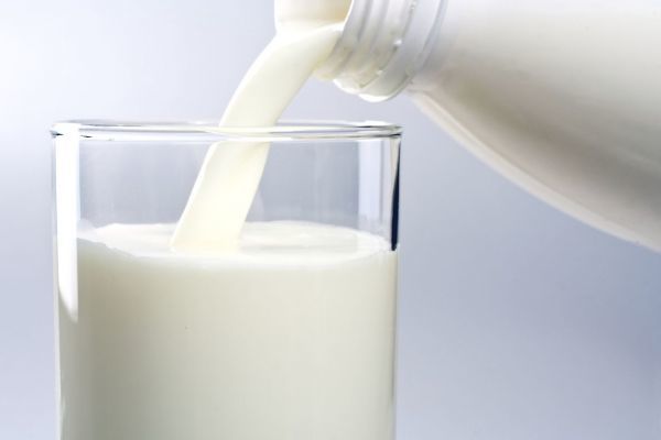 Εισαγγελική παρέμβαση για τις τιμές στο γάλα