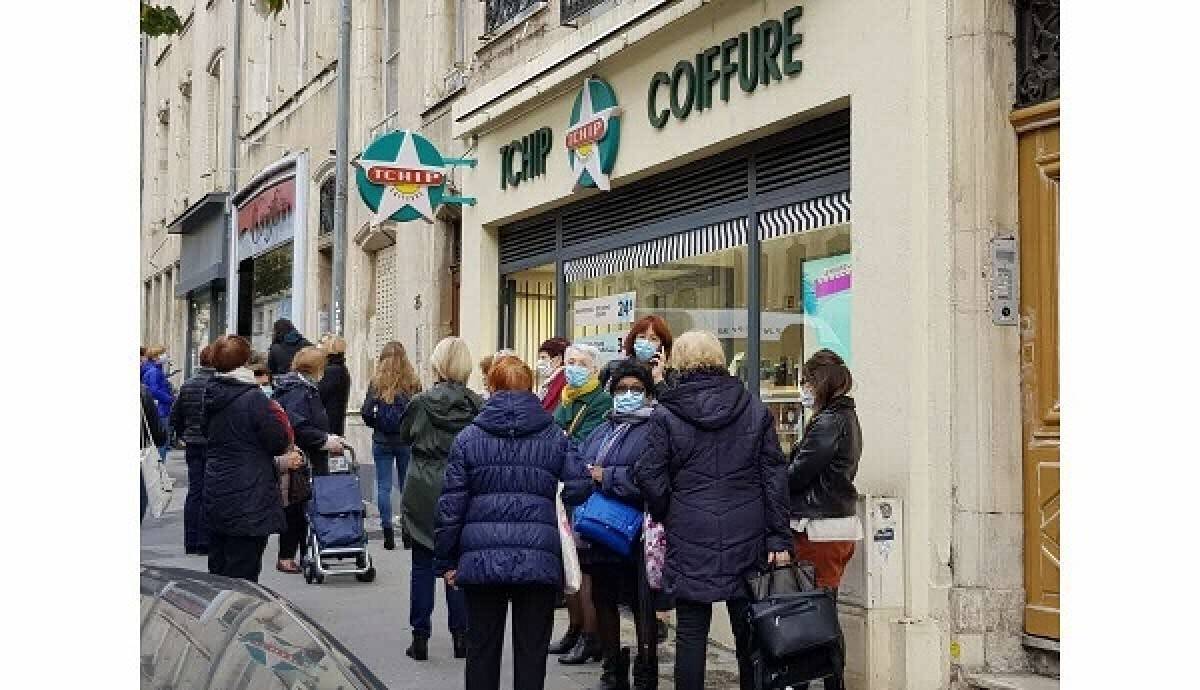 Πανικός στα κομμωτήρια της Γαλλίας λίγο πριν το lockdown