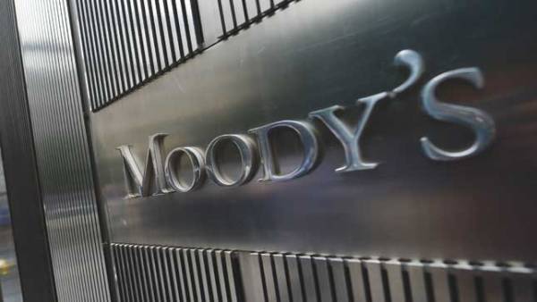 Moody's: Όσο διαρκούν τα μέτρα αυξάνεται ο κίνδυνος χρηματοοικονομικής κρίσης