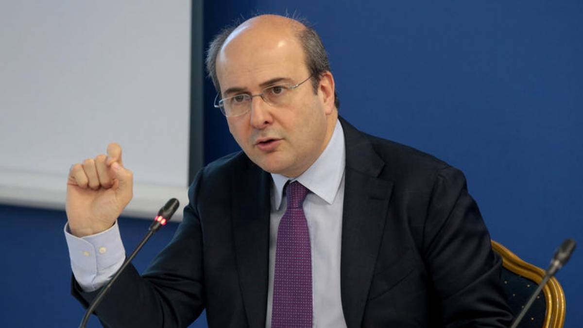 Χατζηδάκης: 300.000 πολίτες θα πάνε δωρεάν διακοπές