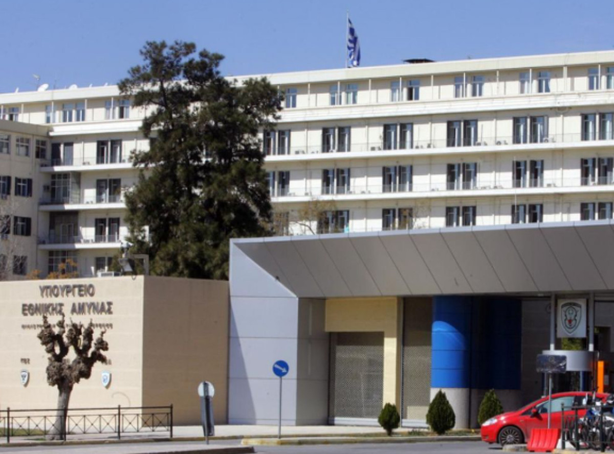 Επαφές Δένδια με ΗΑΕ για αμυντική καινοτομία και τεχνολογική συνεργασία