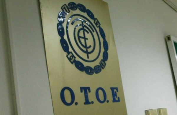Τραπεζοϋπάλληλοι: 8 στους 10 δηλώνουν ότι ο φόρτος εργασίας έχει αυξηθεί - Παράπονα για την «ποιότητα»
