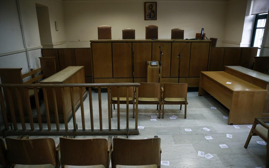 Τα χάλια της δικαιοσύνης φανερώνονται στη διακοπή της δίκης για το Μάτι