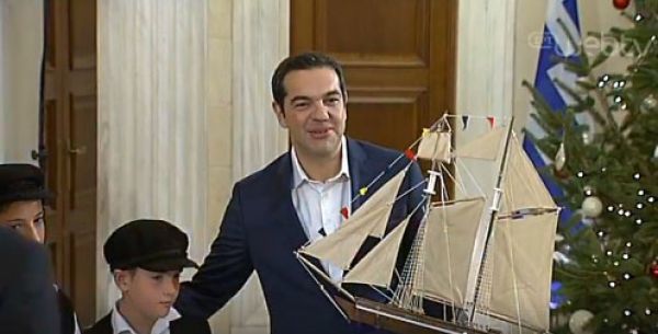 Κάλαντα από νότια Εύβοια και Άρτα σε Τσίπρα και Μπαζιάνα (video)