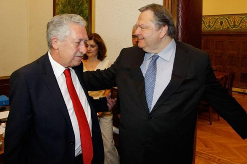 Σε σκληρή γραμμή η ΔΗΜΑΡ, προβληματισμός στο ΠΑΣΟΚ