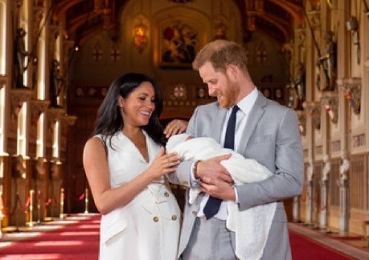 Οι πρώτες φωτογραφίες του μωρού της Meghan και του Ηarry!
