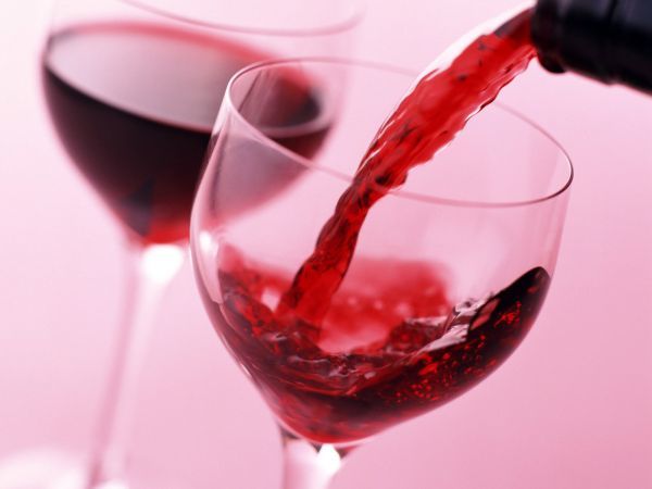 Υπερφορολόγηση και ύφεση πλήττουν την αγορά εμφιαλωμένου κρασιού - Eξαίρεση στην εικόνα η Κρήτη