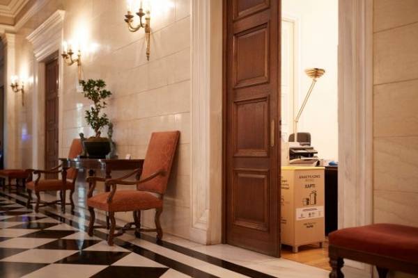 Πρόγραμμα Ανταποδοτικής Ανακύκλωσης εφαρμόζει το Μέγαρο Μαξίμου