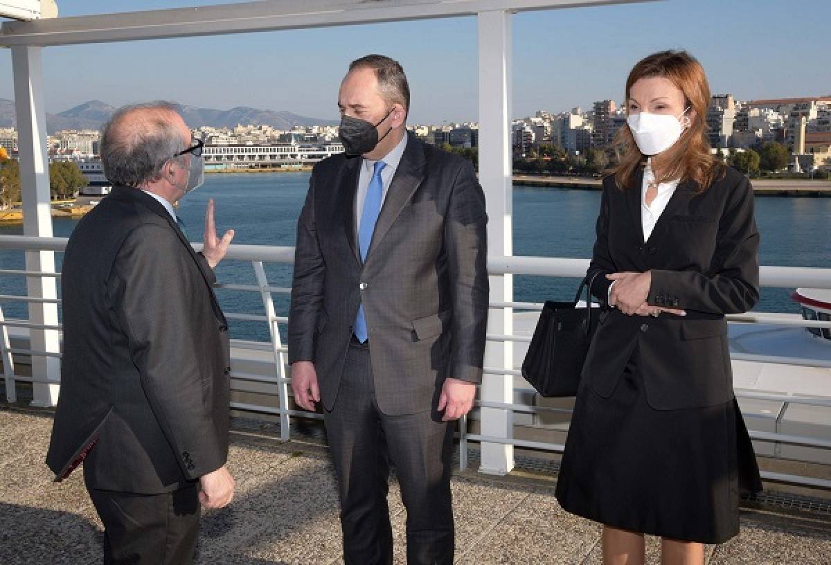 Εθιμοτυπική συνάντηση Πλακιωτάκη με τη νέα διοίκηση της ΕΕΕ