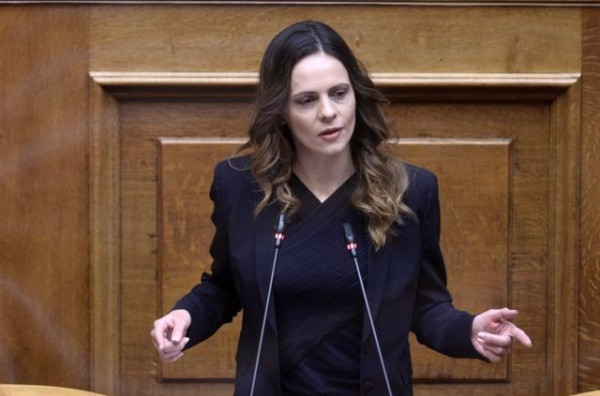 Αχτσιόγλου: Προκαλεί ο διαρκής αυτοθαυμασμός του κ. Σταϊκούρα
