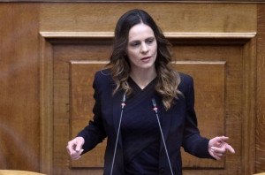 Αχτσιόγλου: Προκαλεί ο διαρκής αυτοθαυμασμός του κ. Σταϊκούρα