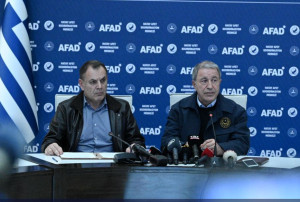 Ελληνοτουρκικά- Ακάρ σε Παναγιωτόπουλο: Να λύσουμε τα προβλήματα με διάλογο