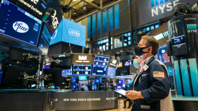 Σε χαμηλό δύο μηνών η Wall Street- «Βαριές» εβδομαδιαίες απώλειες