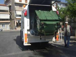 Τα μεσάνυχτα ξεκίνησε η αποκομιδή απορριμάτων στο δήμο Αθηναίων