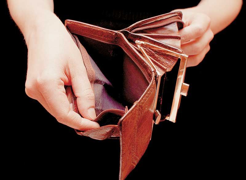Πολύ...ελάχιστες οι δαπάνες διαβίωσης - 1.000 ευρώ για τετραμελή οικογένεια
