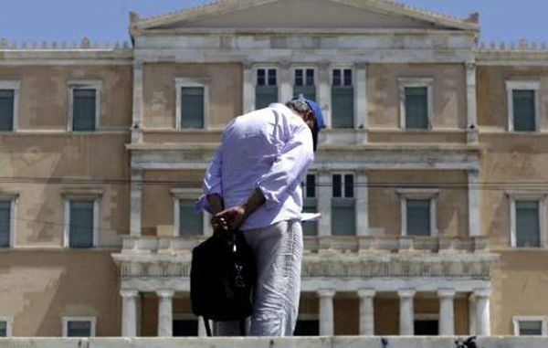 WSJ: Η Ελλάδα δεσμεύεται σε περισσότερη λιτότητα