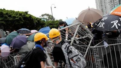 Χονγκ Κονγκ: Νέες βίαιες συγκρούσεις διαδηλωτών - αστυνομικών