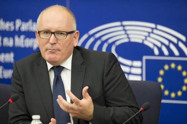 Τίμερμανς: Χρειαζόμαστε έναν ευρωπαϊκό κατώτατο μισθό