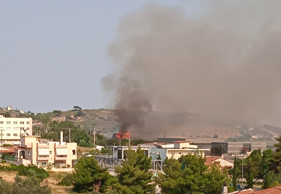 Υπό έλεγχο η φωτιά στο μουσικό σχολείο Παλλήνης
