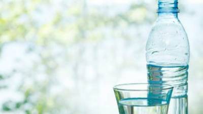 Φθηνότερα τα μπουκάλια από ανακυκλωμένο πλαστικό στη Γαλλία