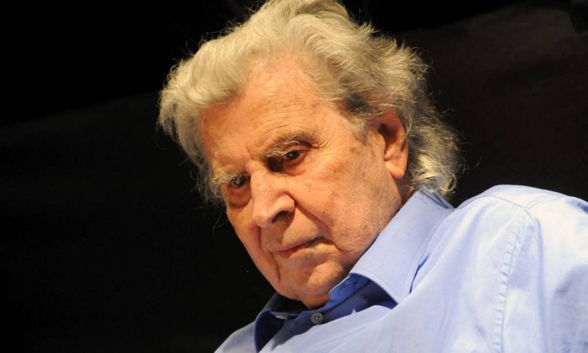 Στο νοσοκομείο ο Μίκης Θεοδωράκης-Ελεγχόμενη η κατάσταση της υγείας του
