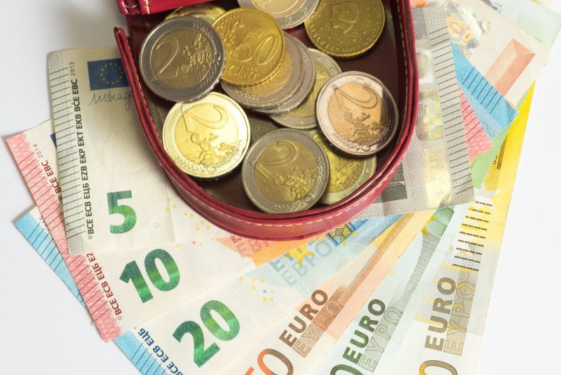 Συντάξεις χηρείας: Πώς θα δοθούν τα αναδρομικά σε 50.000 δικαιούχους