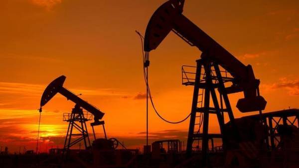 ΗΠΑ: Κυρώσεις χωρίς εξαιρέσεις σε όποια χώρα εισάγει ιρανικό αργό