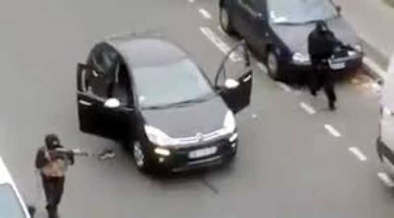 Παραδόθηκε 18χρονος για το Charlie Hebdo- Αναζητούνται οι συνεργοί