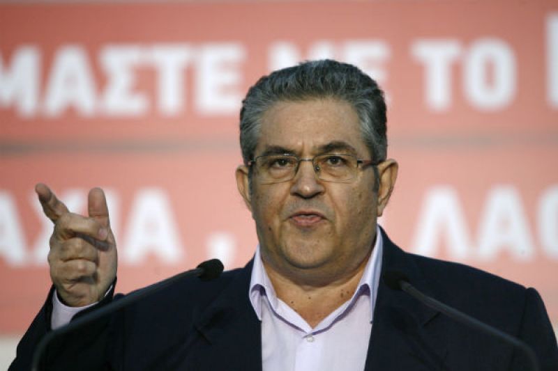 Πυρ Κουτσούμπα εναντίον Τσίπρα για τις τηλεοπτικές άδειες